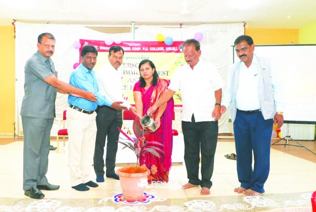 ವಿದ್ಯಾರ್ಥಿನಿಯರ ಬೆಳವಣಿಗೆ ಹಾಗೂ ಅಭಿವೃದ್ಧಿಗಾಗಿ ಸಂವಹನ ಕೌಶಲ್ಯ ಅತ್ಯಂತ ಪ್ರಮುಖವಾಗಿದೆ 