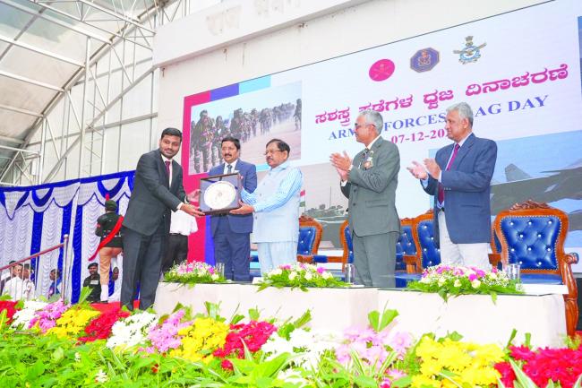 ಗೃಹ ಸಚಿವರಿಂದ ಪ್ರಶಸ್ತಿ ಸ್ವೀಕರಿಸಿದ ವಿನಯಕುಮಾರ ಪಾಟೀಲ 