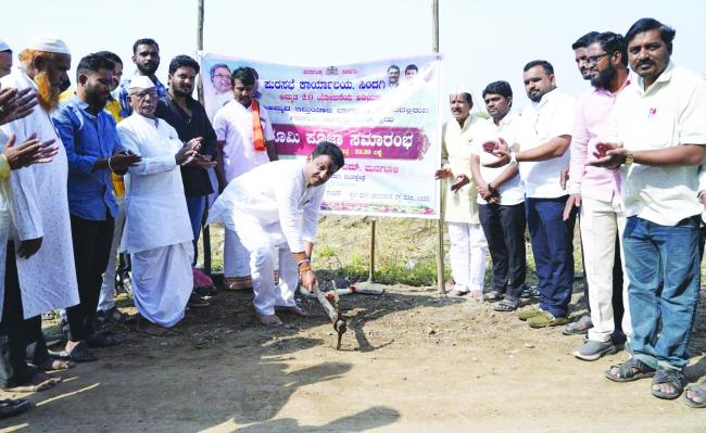  ಅಮೃತ 02 ಯೋಜನೆಯಡಿ ಅಂದಾಜು ಮೊತ್ತ ರೂ.23.39 ಲಕ್ಷ ವೆಚ್ಚದ ಕಾಮಗಾರಿಗೆ ಶಾಸಕ ಅಶೋಕ ಮನಗೂಳಿ ಭೂಮಿ ಪೂಜೆ 