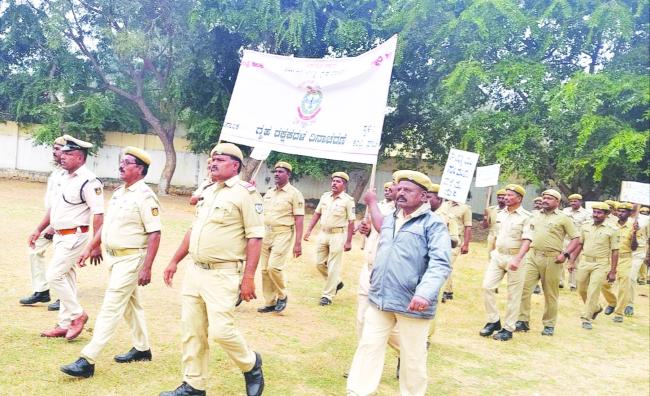 ಸಮಾಜ ಮತ್ತು ನಾಗರಿಕರ ರಕ್ಷಣೆಗೆ ಬದ್ಧ : ಕೆ.ಹೊನ್ನೂರವಲಿಸಾಬ್  