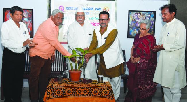 ಕಲಾವಿದ ಡಿ. ಎಂ.ಬಡಿಗೇರ ಅವರ ಚಿತ್ರಕಲಾ ಪ್ರದರ್ಶನ ಉದ್ಘಾಟನೆ