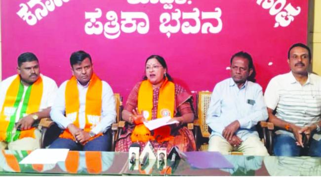 ಅಕ್ರಮ ಮರಳು ಮಾಫಿಯಾ: ಎಂಎಲ್ಸಿ ಹೇಮಲತಾ ಆಕ್ರೋಶ.ಜಿಲ್ಲಾಡಳಿತ ಜಿಲ್ಲಾ ಪೊಲೀಸ್ ನಿರ್ಲಕ್ಷ: ಜನರಲ್ಲಿ ಆತಂಕ 