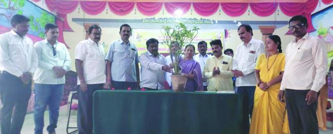 ಶಿಕ್ಷಕರ ವ್ಯಕ್ತಿತ್ವ ವಿಕಾಸಕ್ಕೆ ಸಹಪಠ್ಯ ಸ್ಪರ್ಧೆ ಸಹಕಾರಿ - ಬಿಇಓ ಮುಜಾವರ