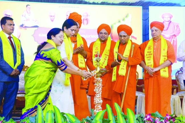 ಮಠಗಳ ಸೇವಾ ಕಾರ್ಯ ಸರ್ಕಾರಕ್ಕೆ ಸ್ಫೂರ್ತಿ: ಸಚಿವೆ ಲಕ್ಷ್ಮೀ ಹೆಬ್ಬಾಳಕರ್