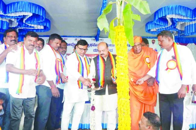 ಸಂಘಗಳು ಹುಟ್ಟಿಕೊಳ್ಳದಿದ್ದರೆ ಬಡವರು ಇಂದಿಗೂ ಸಹ ಶ್ರೀಮಂತರ ಬಳಿ ಕೈಚಾಚಬೇಕಿತ್ತು 