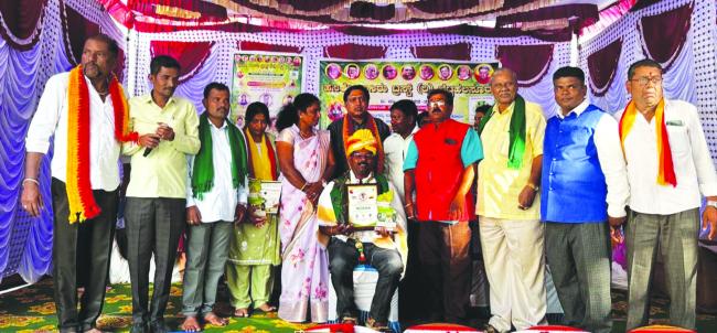 ದೇಶಕ್ಕೆ ಅನ್ನದಾತ ಹಾಗೂ ದೇಶ ಕಾಯುವ ಸೈನಿಕರನ್ನು ಸದಾ ಕಾಲ ಸ್ಮರಿಸಬೇಕಾಗುತ್ತದ 