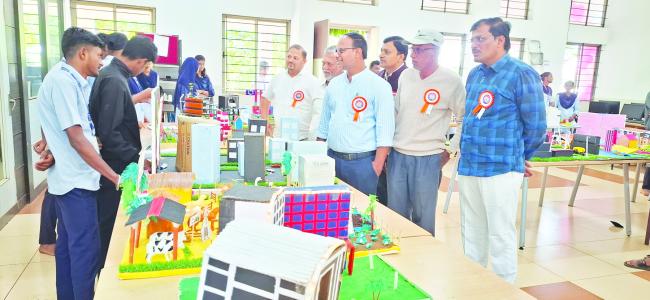 ಅವಿಷ್ಕಾರ ವಿಜ್ಞಾನ ಪ್ರಯೋಗ ವಸ್ತು ಪ್ರದರ್ಶನ ಆಯೋಜನೆ ಶ್ಲಾಘನೀಯ: ಮಾವರಕರ 