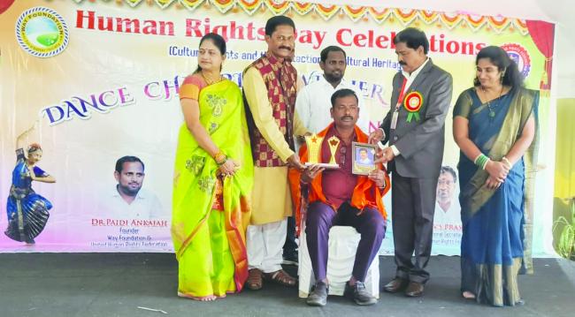 ಬಳ್ಳಾರಿ ಪತ್ರಕರ್ತರ ಗಿರಿ ಯಾದವ್ ಅವರಿಗೆ ಗೋವಾದಲ್ಲಿ ಉಮೆನ್ಸ್‌ ಎಕ್ಸಲೆನ್ಸಿ ಅವಾರ್ಡ್‌  