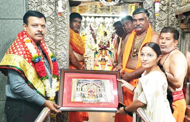 ಶ್ರೀಕ್ಷೇತ್ರ ಯಲ್ಲಮ್ಮನ ಗುಡ್ಡಕ್ಕೆ ಧಾರ್ಮಿಕಧತ್ತಿ ಇಲಾಖೆಯ ಆಯುಕ್ತ ಬಿ ಶರತ್ ಭೇಟಿ 