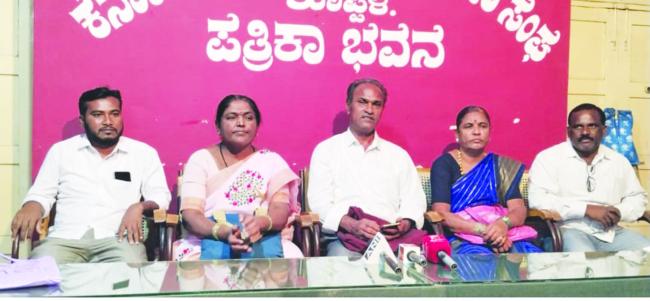 ಕಾರ್ಮಿಕರ ವಿವಿಧ ಬೇಡಿಕೆ ಈಡೇರಿಸಲು ಒತ್ತಾಯಿಸಿ ಅಹೋರಾತ್ರಿ ಧರಣಿ ಸತ್ಯಾಗ್ರಹ 