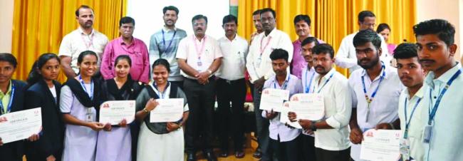  ಕ್ರಿಯೇಟಿವ್ ಸ್ಕಿಲ್ಲಿಂಗ್ ಕಾರ್ಯಾಗಾರದ ಪ್ರಯೋಜನ ಪಡೆದುಕೊಂಡ ವಿದ್ಯಾರ್ಥಿಗಳು 