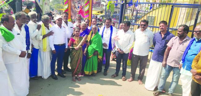  ವೀರವನಿತೆ ಒನಕೆ ಓಬವ್ವ  ಭಾವಚಿತ್ರ ಮೆರವಣಿಗೆ    