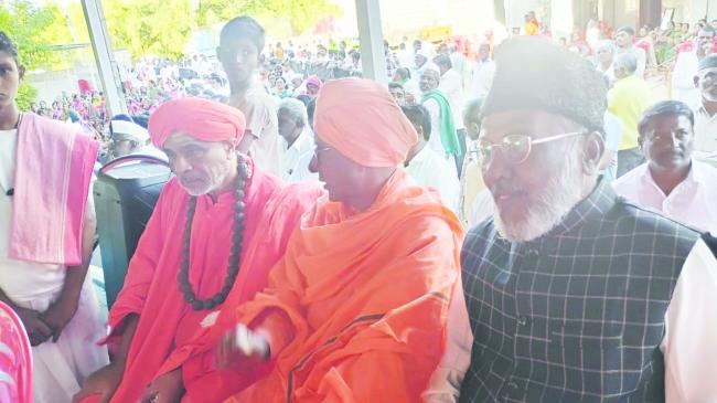 ಧಾರ್ಮಿಕ ಮುಖಂಡ ಖಾಜಿ ಅವರಿಂದ ಚನ್ನಬಸವ ಶ್ರೀಗಳಿಗೆ ಶ್ರದ್ಧಾಂಜಲಿ 