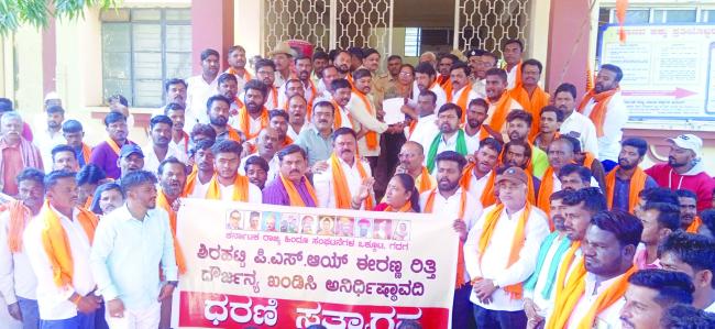 ಪಿಎಸ್‌ಐ ಈರಣ್ಣ ರಿತ್ತಿ ಅಮಾನತಿಗೆ ಆಗ್ರಹಿಸಿ ವಿವಿಧ ಸಂಘಟನೆಗಳಿಂದ ಕರೆಯಲಾದ ಶಿರಹಟ್ಟಿ ಬಂದ್ ಯಶಸ್ವಿ