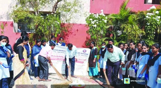  ಸುತ್ತಲಿನ ಪರಿಸರ ಸ್ವಚ್ಛವಾಗಿರುವುದೇ ಆರೋಗ್ಯ ಕಾಪಾಡುವ ಕವಚ, ಪ್ರತಿ ವ್ಯಕ್ತಿಯೂ ಒಂದು ಸಸಿಯನ್ನು ನೆಡುವ ಅಭ್ಯಾಸ ಬೆಳೆಸಿಕೊಳ್ಳಬೇಕು