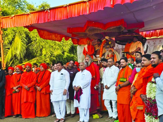 ಇಂಗಳೇಶ್ವರ ಪರಮಪೂಜ್ಯ ಚನ್ನಬಸವ ಮಹಾಸ್ವಾಮಿಗಳು ತೋರಿದ ಮಾರ್ಗ ಸೂರ್ಯ ಚಂದ್ರ ಇರುವವರೆಗೂ ಚಿರಸ್ಥಾಯಿಯಾಗಿರಲಿವೆ