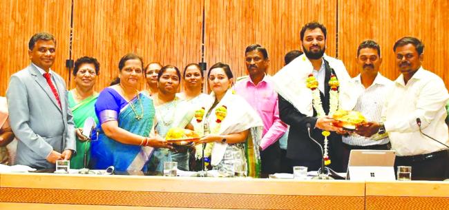 ಸಾಮಾಜಿಕ ಮತ್ತು ಶೈಕ್ಷಣಿಕ ಸಮೀಕ್ಷೆಯಲ್ಲಿ ಕಾರ್ಯನಿರ್ವಹಿಸಿದ ಅಧಿಕಾರಿ, ಸಿಬ್ಬಂದಿಯವರಿಗೆ ಗೌರದಧನ ಬಿಡುಗಡೆ