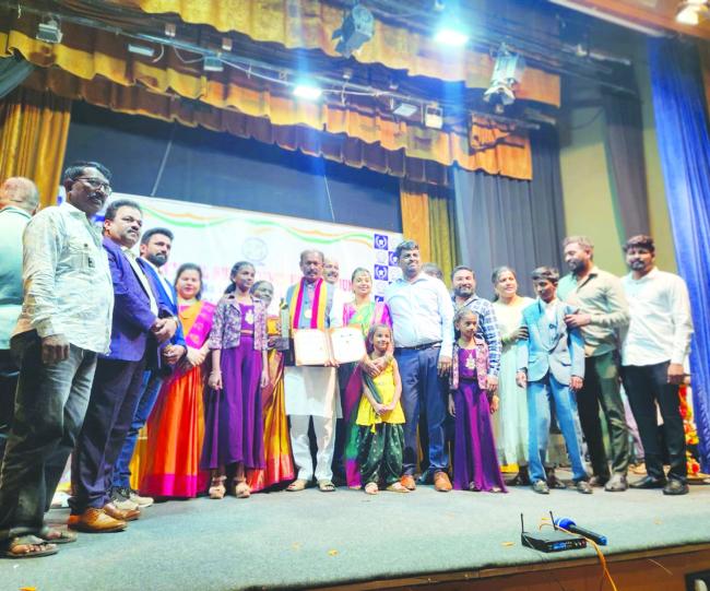 ಸಮಾಜ ಸೇವಕ  ಕಪ್ಪಗಲ್ ಸಿ. ಮುನಿಸ್ವಾಮಿ ಅವರಿಗೆ ದಾದಾ ಸಾಹೇಬ್ ಫಾಲ್ಕೆ ಪ್ರಶಸ್ತಿ