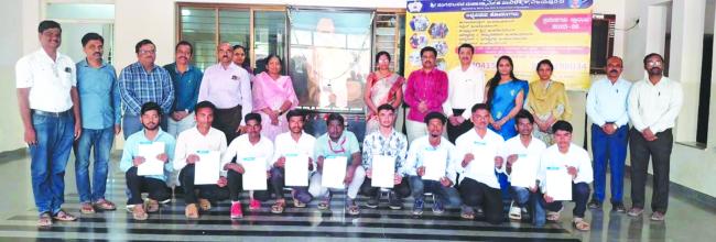 ಕ್ಯಾಂಪಸ್ ಸಂದರ್ಶನ: ಸಂಗನಬಸವ ಮಹಾಸ್ವಾಮೀಜಿ ಪಾಲಿಟೆಕ್ನಿಕ್‌ನ 12 ವಿದ್ಯಾರ್ಥಿಗಳು ಆಯ್ಕೆ 