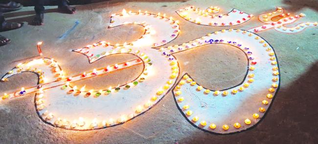 ಓಂ ಅಕ್ಷರದಲ್ಲಿ ಶ್ರೀದೇವಿಯ ತ್ರಿಶೂಲ 