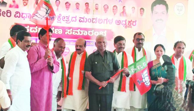 ಮಾಜಿ ಸೈನಿಕ ಮಲ್ಲೇಶ್ ಡಿ ಚಿಕ್ಕಣ್ಣನವರ್ ಬಿಜೆಪಿ ಸೇರೆ​‍್ಡ 