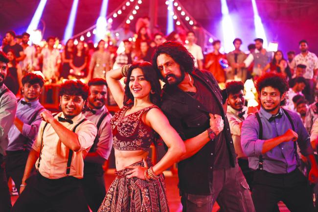 'ಮಾರ್ಕ್‌'ನಲ್ಲಿ ಮಸ್ತ್‌ ಆಗಿ ಹೆಜ್ಜೆ ಹಾಕಿದ ಸುದೀಪ್, ನಿಶ್ವಿಕಾ  