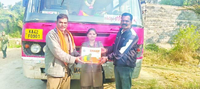 ಕಳೆದುಕೊಂಡ ವಸ್ತು ಮರಳಿಸಿ ಪ್ರಾಮಾಣಿಕತೆ ಮೆರೆದ ಕೆಎಸ್‌ಆರ್‌ಟಿಸಿ ಸಿಬ್ಬಂದಿ 