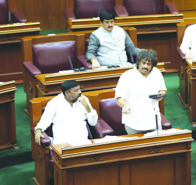 ಐಸಿಎಸ್‌ಇ, ಸಿಬಿಎಸ್‌ಇ, ಐಬಿಐಜಿಸಿಎಸ್ ಸಂಸ್ಥೆಗಳಲ್ಲಿ ಕಡ್ಡಾಯ ಭಾಷಾ ಕಲಿಕೆಗೆ ಒತ್ತು ನೀಡಲು ಸೂಚನೆ: ಸಚಿವ ಎಸ್ ಮಧು ಬಂಗಾರ​ಪ್ಪ 