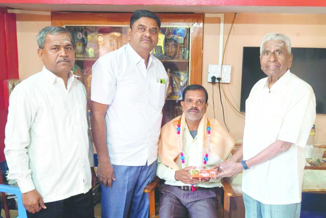 ವೈ.ಬಿ.ಕಡಕೋಳರಿಗೆ ಡಾಕ್ಟರೇಟ್ ಪದವಿ ಪ್ರದಾನ ಹಾಗೂ ಸನ್ಮಾನ