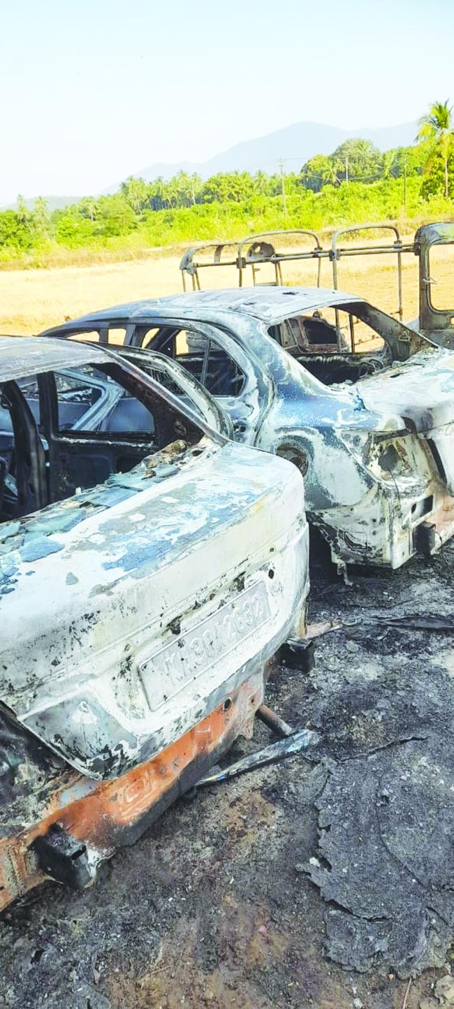 ಅಮದಳ್ಳಿಯಲ್ಲಿ ಅಗ್ನಿ ಅವಘಡ: ಎರಡು ಕಾರ್, ಆಟೋ ಭಸ್ಮ 