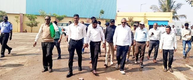 ಸಕ್ಕರೆ ಕಾರ್ಖಾನೆಗೆ ಜಿಲ್ಲಾಧಿಕಾರಿ ಡಾ.ಆನಂದ ಕೆ ಭೇಟಿ : ಪರೀಶೀಲನೆ