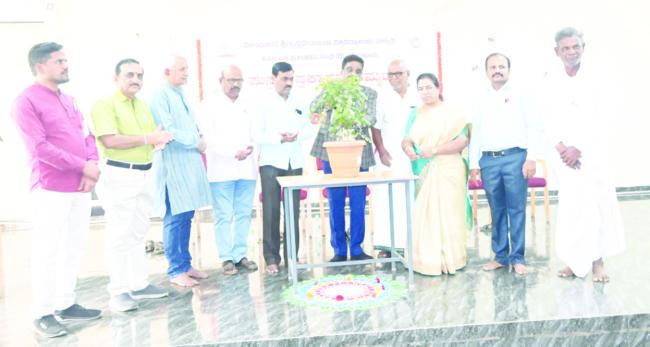 ವಿಜಯನಗರ ಶ್ರೀಕೃಷ್ಣದೇವರಾಯ ವಿವಿಯಲ್ಲಿ ಎರಡು ದಿನಗಳ ಪುಸ್ತಕ ಪ್ರಕಾಶನ ಕಮ್ಮಟಮುದ್ರಣ ತಂತ್ರಜ್ಞಾನಕ್ಕೆ ಕೊನೆಯಿಲ್ಲ: ಡಾ.ವಸುಂಧರಾ ಭೂಪತಿ 