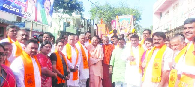  ದುರ್ಗಾದೇವಿ ಜಾತ್ರಾ ಮಹೋತ್ಸವ ಅದ್ಧೂರಿ ಕುಂಭ ಮೆರವಣೆಗೆ 