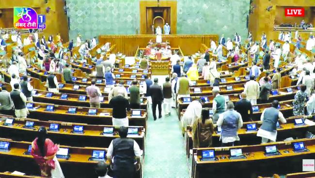 ಲೋಕಸಭೆ : G RAM G ಪಾಸ್ ಚುನಾವಣೆಗಾಗಿ ಗಾಂಧಿ ಸೇರ್ಪಡೆ: ಕೇಂದ್ರ ಸರಕಾರ ಸಮರ್ಥನೆ