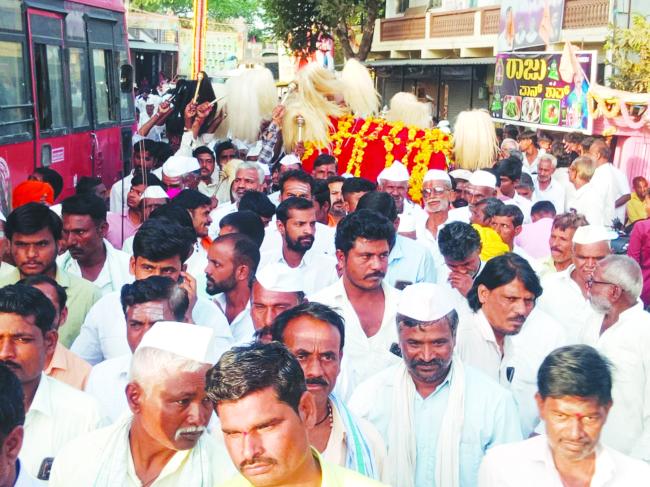 ಅದ್ದೂರಿಯಾಗಿ ಮರುಳಸಿದ್ದೇಶ್ವರ ಪಲ್ಲಕ್ಕಿ, ನಂದಿಕೋಲ ಉತ್ಸವ 