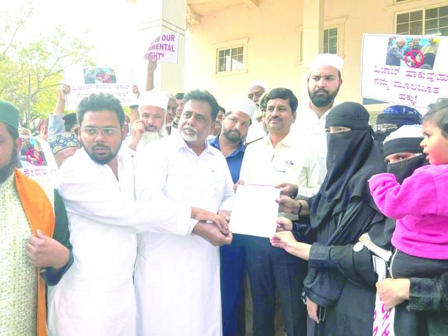 ಮುಸ್ಲಿಂ ಮಹಿಳಾ ಆಯು ವೈದ್ಯರ ಒಬ್ಬರ ಹಿಜಾಬ್ ಅನ್ನು ಎಳೆದುತೆಗೆದ ಘಟನೆ ಖಂಡಿಸಿ