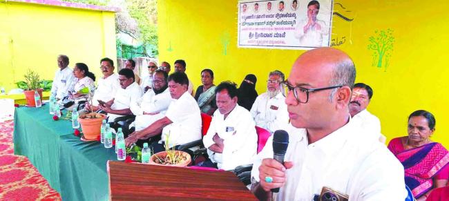 ಉರ್ದು ಪ್ರೌಢಶಾಲೆಯನ್ನು   ಮೌಲಾನಾ ಆಜಾದ್ ಪಬ್ಲಿಕ್ ಶಾಲೆಯನ್ನಾಗಿ ಮೇಲ್ದರ್ಜೆಗೇರಿಸಿದ