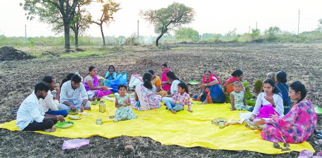  ಸಂಭ್ರಮ ಕಳೇಗುಂದಿದ ಏಳ್ಳ ಅಮವಾಸ್ಯೆ ಹಬ್ಬ  