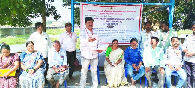 ಕಂಪ್ಲಿ-ಕೋಟೆಯಲ್ಲಿ ನಡೆದ ವಾರ್ಡ್‌ವಾರು ಸಭೆ : ಮೂಲಭೂತ ಸೌಕರ್ಯ ಒದಗಿಸಲು ಬದ್ಧ : ಮುಖ್ಯಾಧಿಕಾರಿ ಬಿ.ಮಲ್ಲಿಕಾರ್ಜುನ 