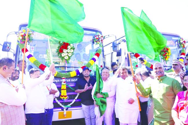 ನೂತನ ಸಾರಿಗೆ ವಾಹನಗಳಿಗೆ ಚಾಲನೆ, 10 ಸಾವಿರ ಸಿಬ್ಬಂದಿ ನೇಮಕಾತಿ : ಸಚಿವ ರಾಮಲಿಂಗಾರೆಡ್ಡಿ 