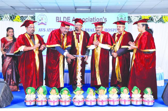 ಅಭಿಮಾನ ತರುವ ಸಾಧನೆ ಮಾಡಿ: ಡಾ.ಶಂಭು ಬಳಿಗಾರ 