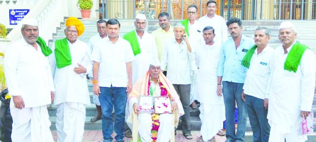 ಕುಳೆಕುಮಟಗಿಗೆ ರೈತ ಸೇವಾ ರತ್ನ ಪ್ರಶಸ್ತಿ ಪ್ರದಾನ