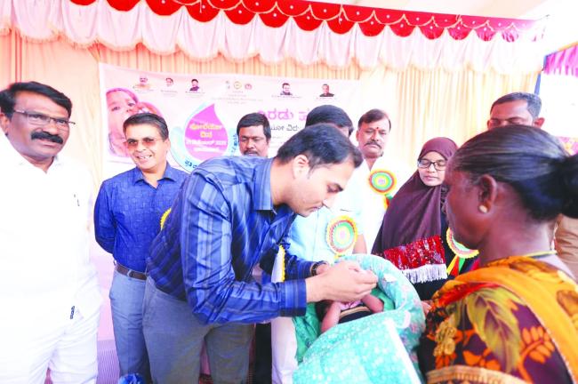 ಮಕ್ಕಳ ಭವಿಷ್ಯ ಸಂರಕ್ಷಿಸಲು ಎರಡು ಹನಿಗಳ ಪೋಲಿಯೋ ಲಸಿಕೆ ಹಾಕಿಸಿ 