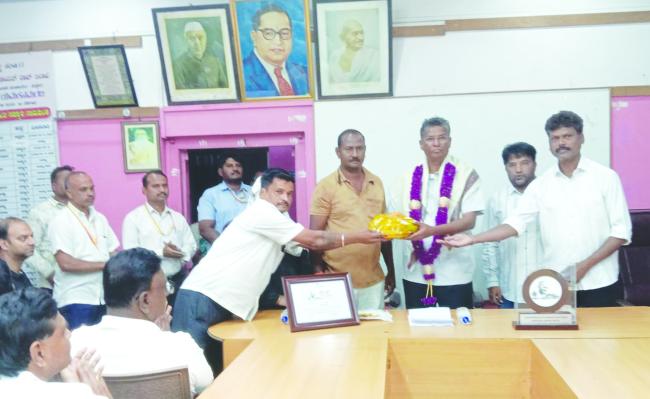 ಗ್ರಾಮ ಪಂಚಾಯಿತಿಗೆ ಗಾಂಧಿ ಪುರಸ್ಕಾರ, ಸಚಿವರಿಗೆ ಸನ್ಮಾನ 