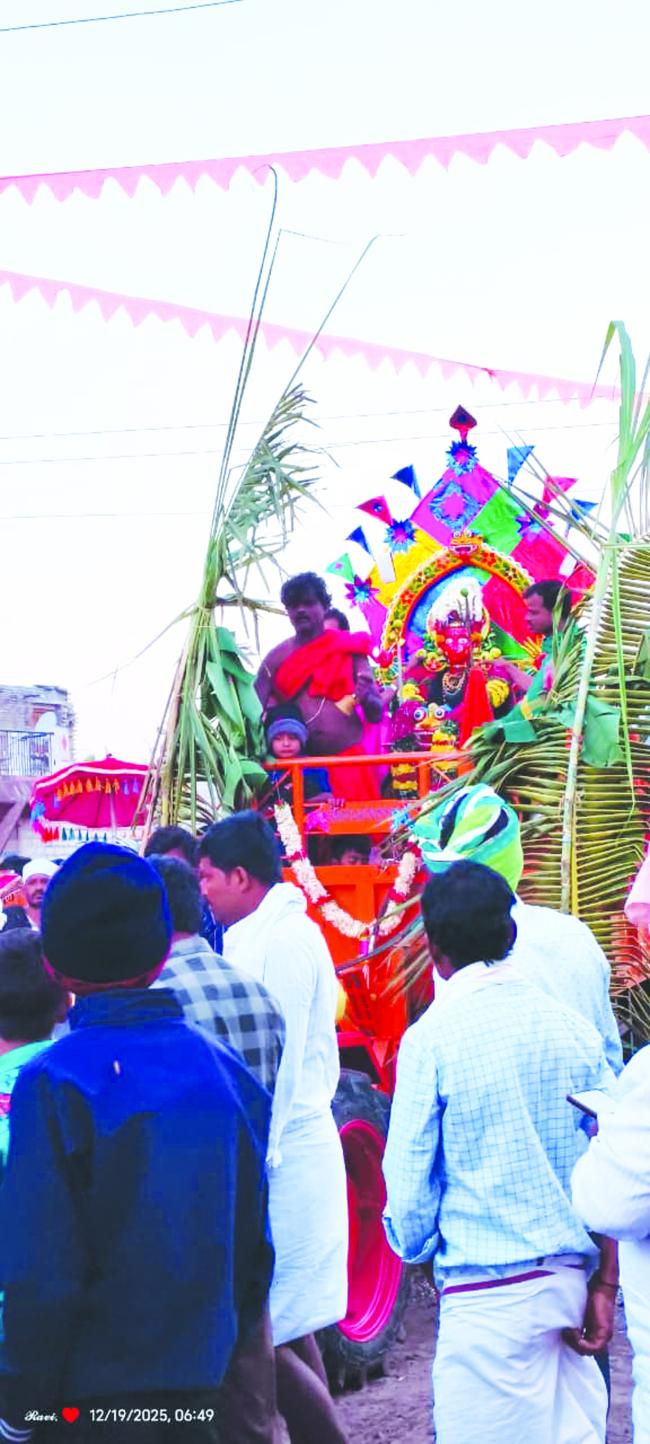 ವಿಜ್ರಂಭಣೆಯಿಂದ ಜರುಗಿದ ಶ್ರೀ ಗ್ರಾಮ ದೇವತೆ ಜಾತ್ರೆ