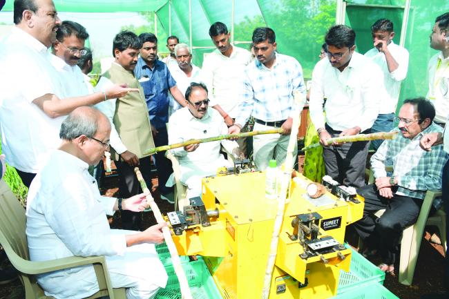 ಕೆಎಲ್‌ಇ ಕೃಷಿ ವಿಜ್ಞಾನ ಕೇಂದ್ರಕ್ಕೆ ಕೃಷಿ ಸಚಿವರ ಭೇಟಿ 
