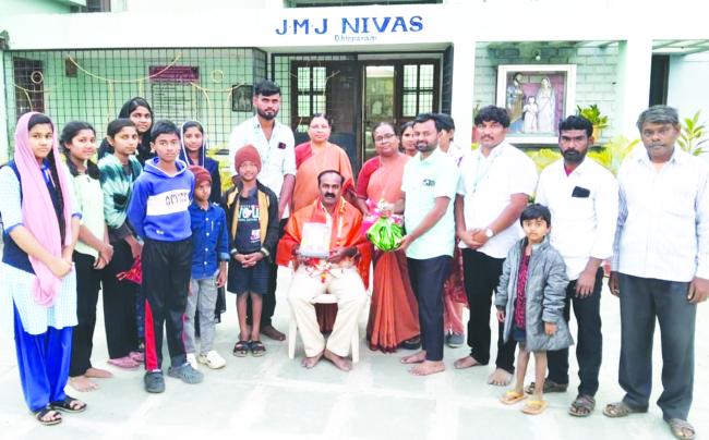 ದೇಶದಲ್ಲಿ ಸೌಹಾರ್ದ, ಸಹಬಾಳ್ವೆ ಹೆಚ್ಚಿಸಬೇಕು: ಜಡಿಮಠದ ಶ್ರೀಗಳು  