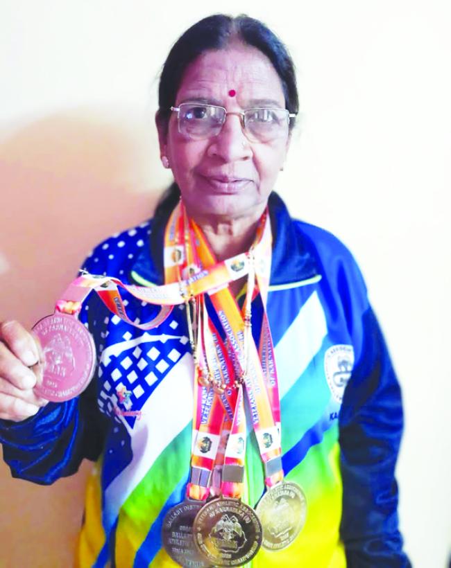 ಕೋಲಾರದಲ್ಲಿ 44ನೆಯ ರಾಜ್ಯ ಮಟ್ಟದ ಮಾಸ್ಟರ‌್ಸ ಅಥ್ಲೆಟಿಕ್ ಕ್ರೀಡಾಕೂಟ ಚೆನ್ನಮ್ಮ ಹೆಡೆ ಬೈಲೂರಗೆ 2 ಚಿನ್ನ 