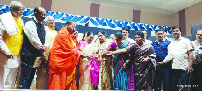 ಗಂಗಾವತಿಯಲ್ಲಿ ಮಹಿಳೆಯರಿಂದ ಅಕ್ಕಮಾದೇವಿ ನಾಟಕ ಪ್ರದರ್ಶನ 