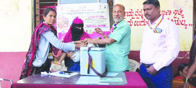 ಪಲ್ಸ್‌ ಪೋಲಿಯೋ ಕಾರ್ಯಕ್ರಮಕ್ಕೆ ಅಂಬಿಗೇರ ಚಾಲನೆ  